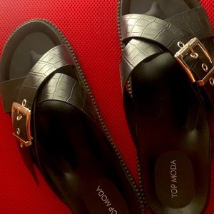 BLACK BUCKLE SLIDES 10